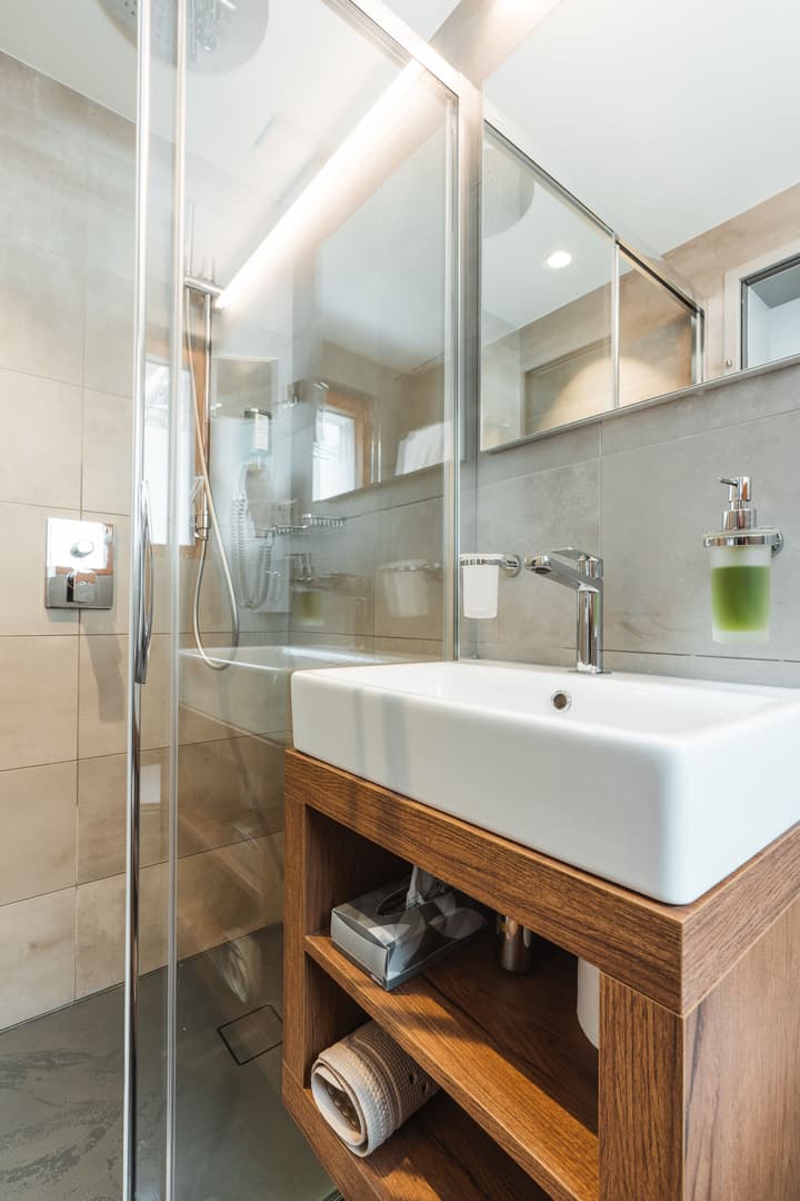 Matterhorn Inn - Wellness & Dining - at Zermatt Shuttle Station