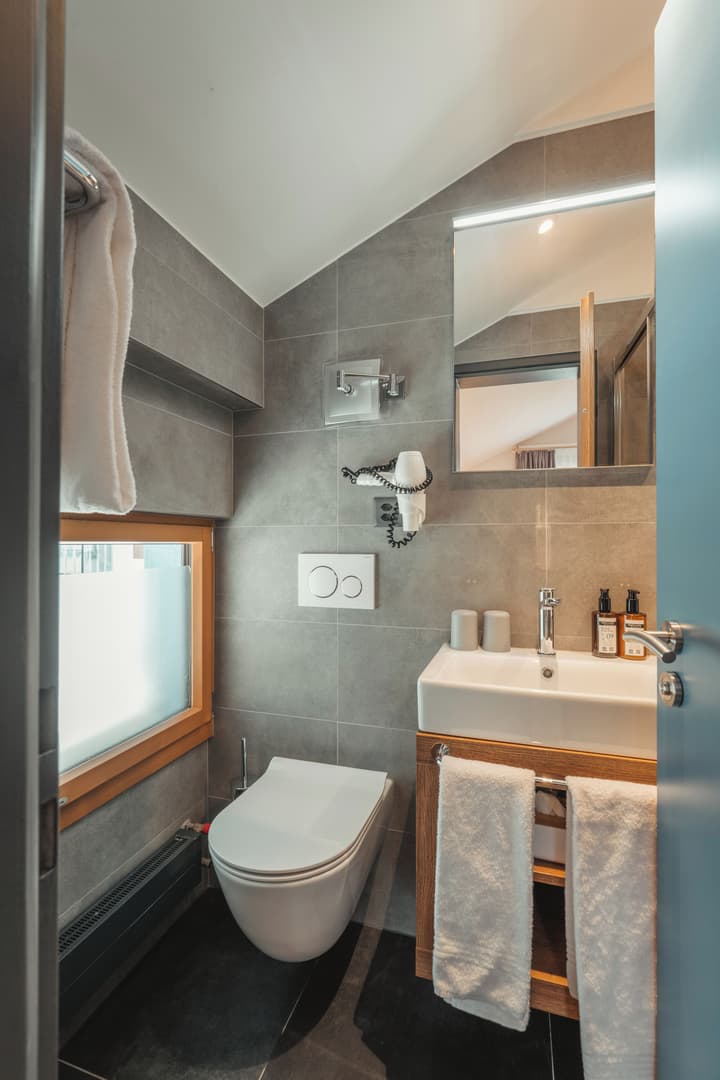 Matterhorn Inn - Wellness & Dining - at Zermatt Shuttle Station