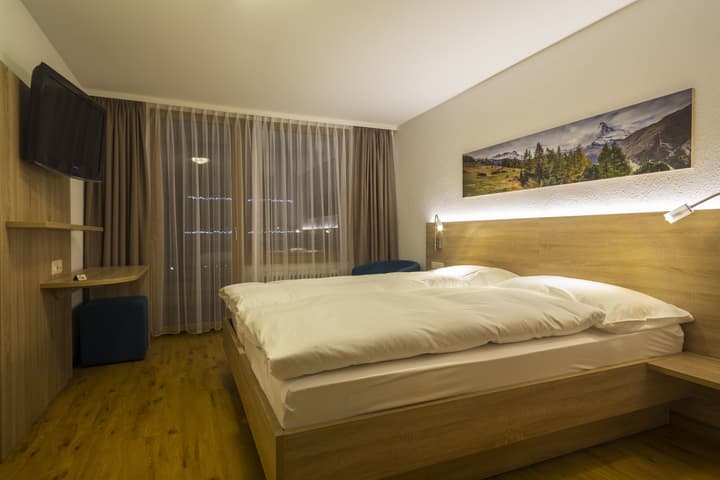 Matterhorn Inn - Wellness & Dining - at Zermatt Shuttle Station