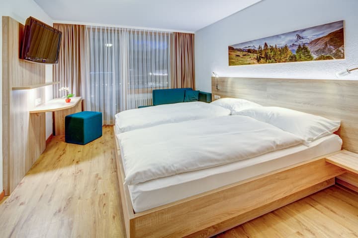 Matterhorn Inn - Wellness & Dining - at Zermatt Shuttle Station