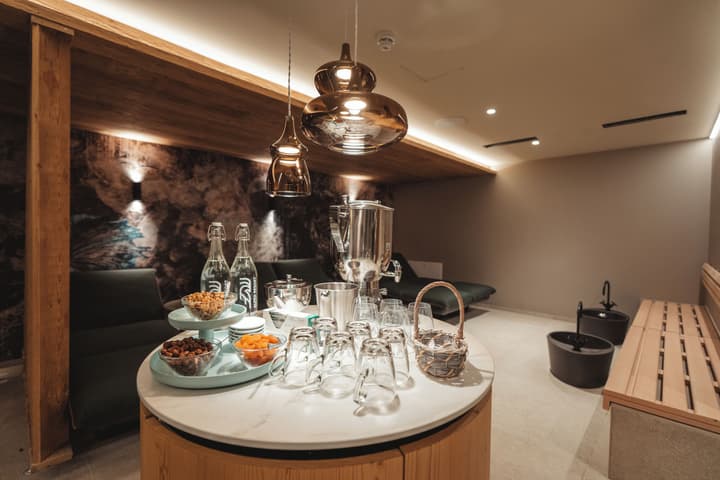 Matterhorn Inn - Wellness & Dining - at Zermatt Shuttle Station