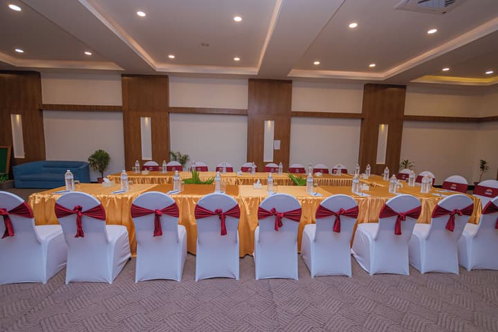 Hotel Pokhara Village & SPA