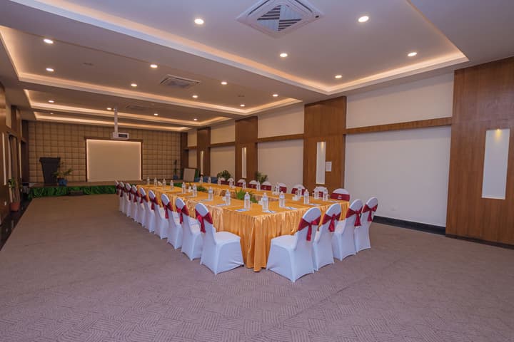 Hotel Pokhara Village & SPA