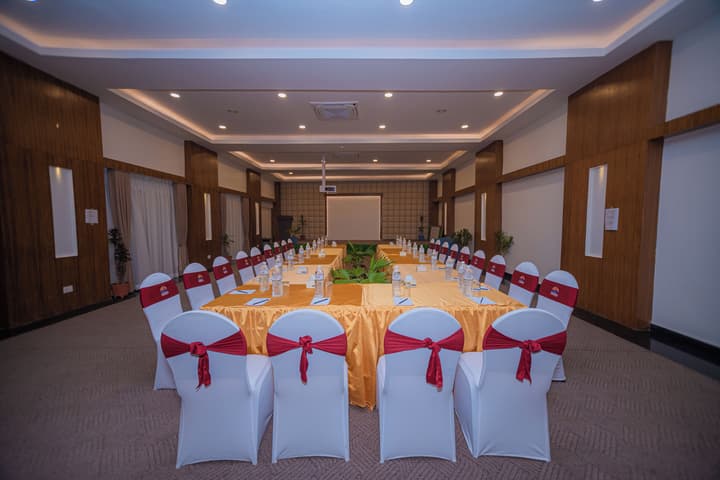 Hotel Pokhara Village & SPA