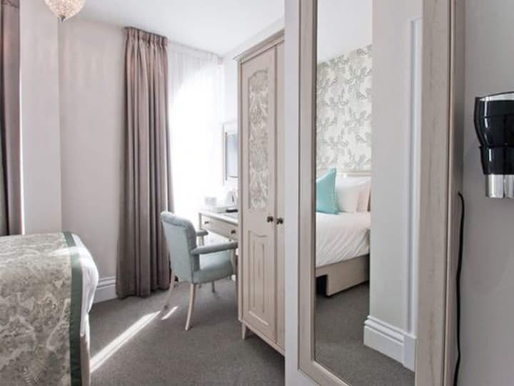 W12 Rooms