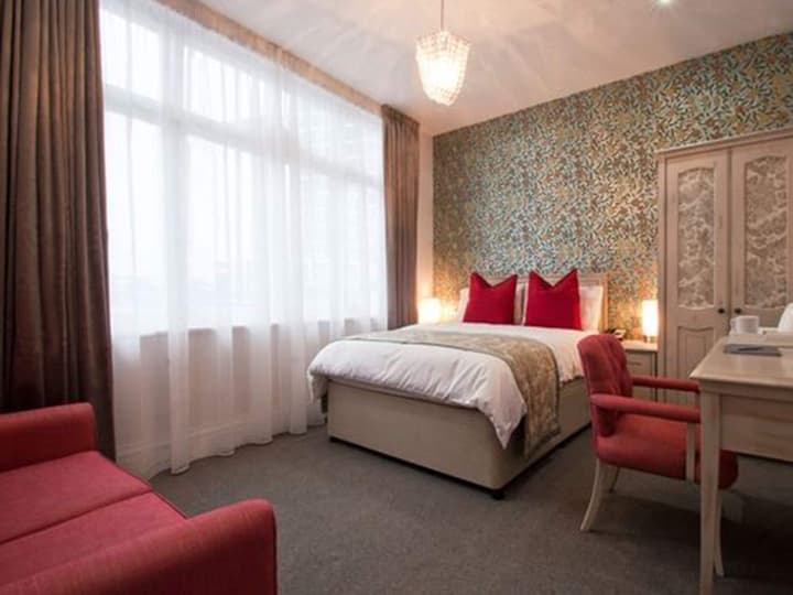 W12 Rooms