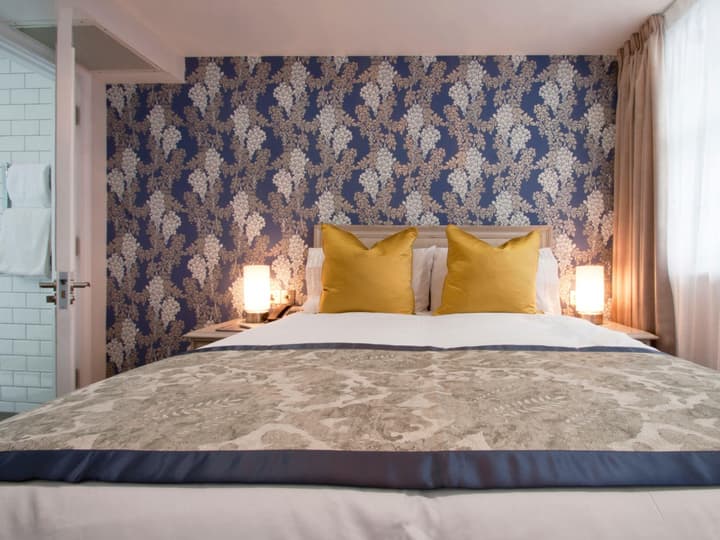 W12 Rooms