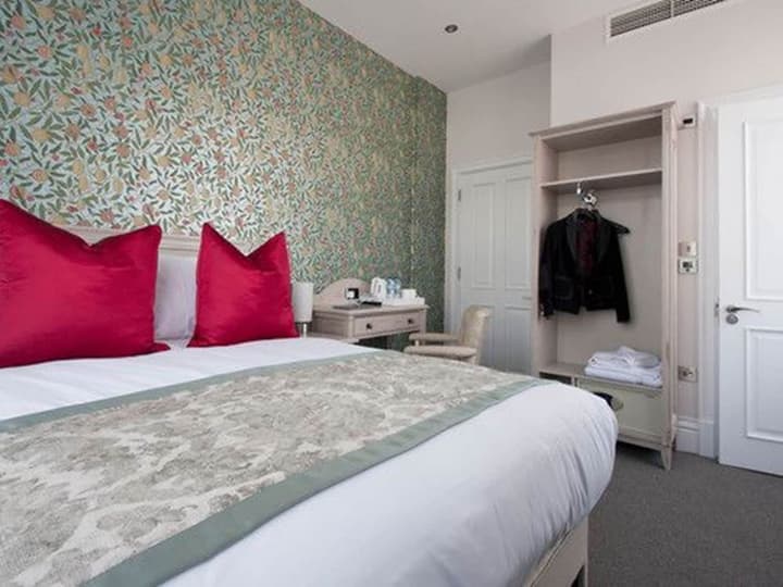 W12 Rooms