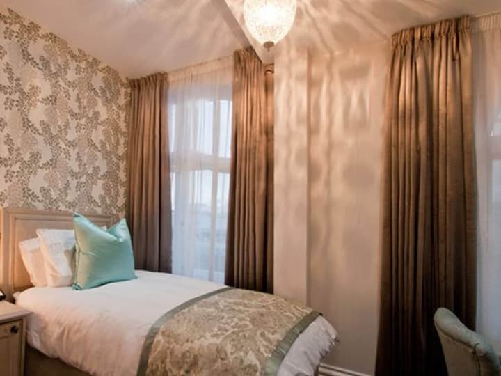 W12 Rooms