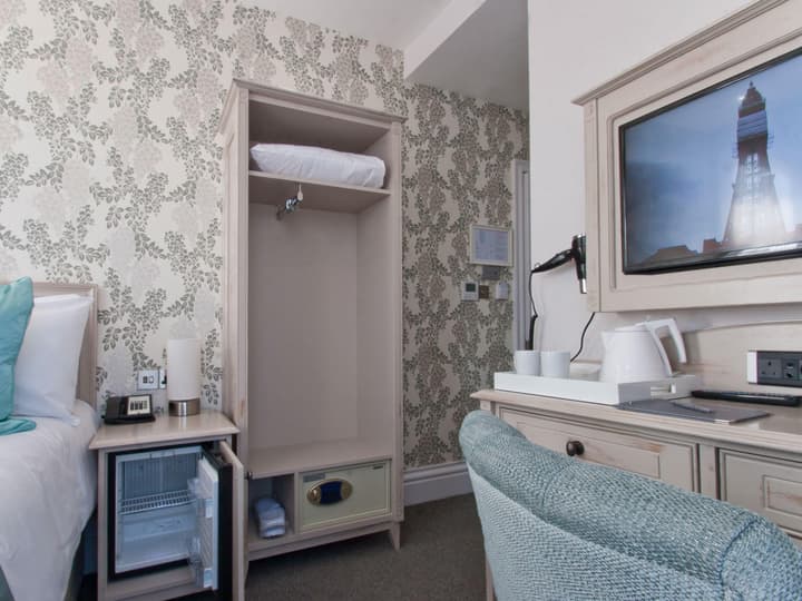 W12 Rooms