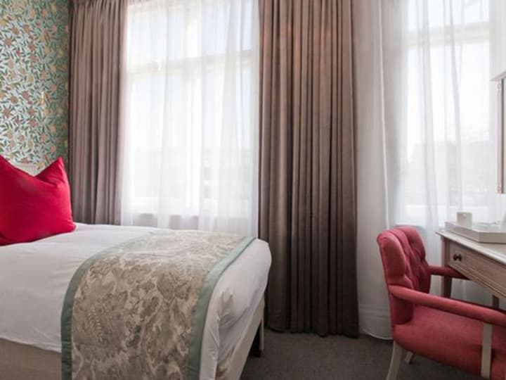 W12 Rooms