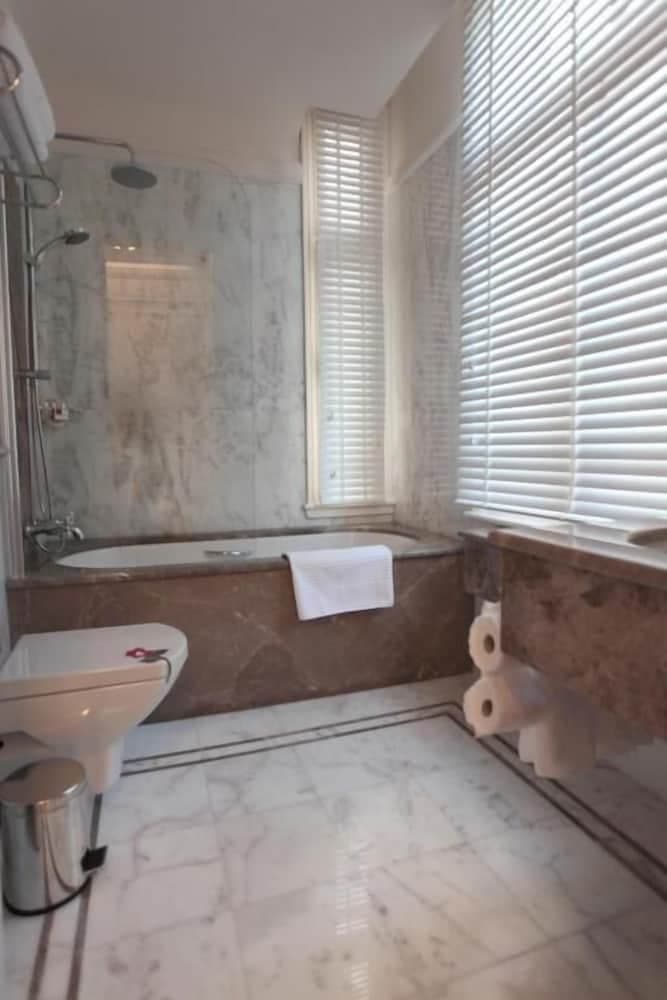 Corinne Art & Boutique Hotel