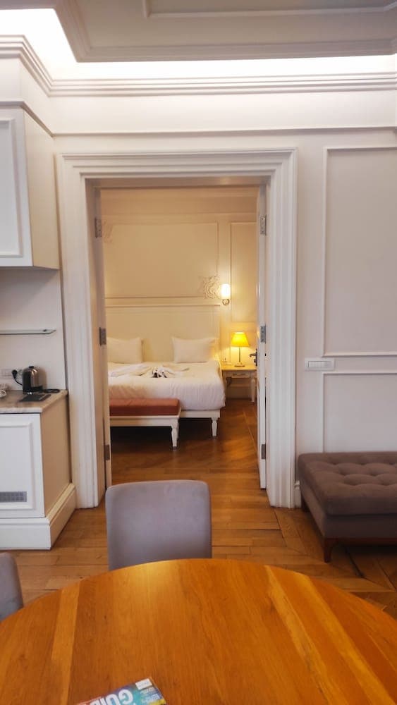 Corinne Art & Boutique Hotel