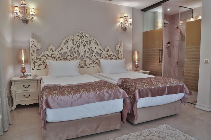 Elegance East Hotel - Boutique Class