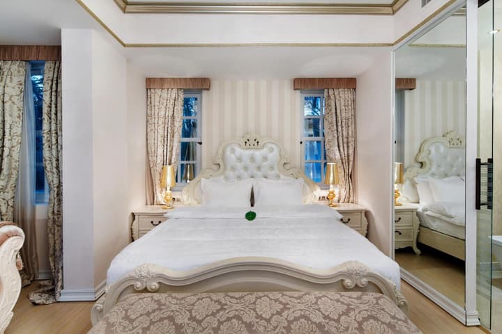 Elegance East Hotel - Boutique Class