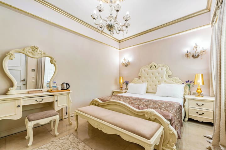 Elegance East Hotel - Boutique Class