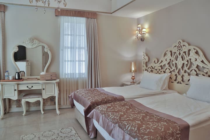 Elegance East Hotel - Boutique Class
