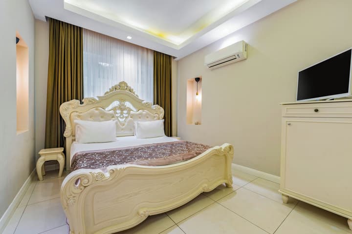 Elegance East Hotel - Boutique Class