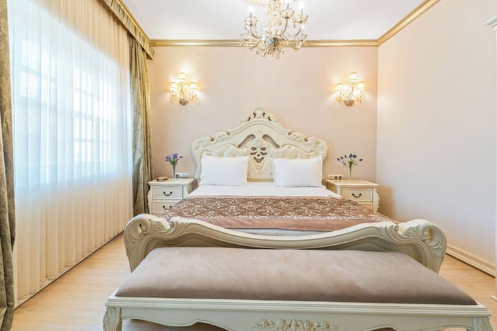 Elegance East Hotel - Boutique Class