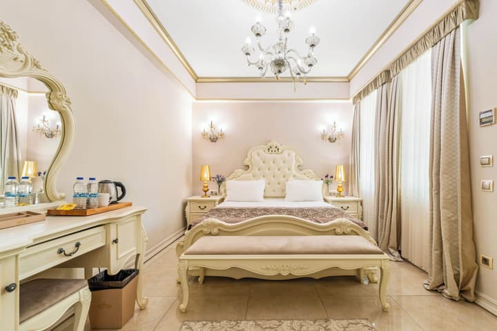 Elegance East Hotel - Boutique Class