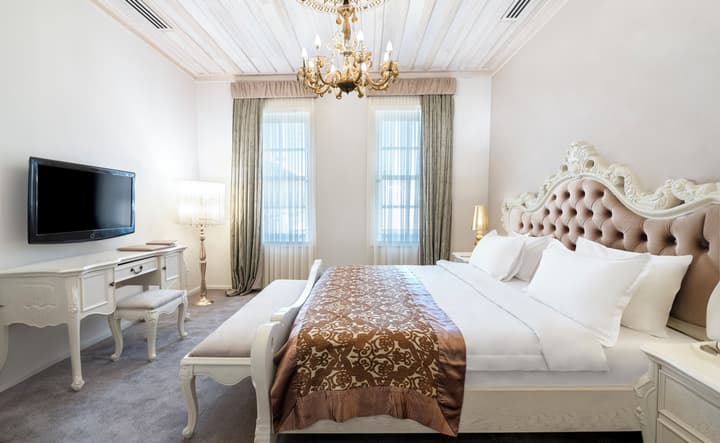 Elegance East Hotel - Boutique Class