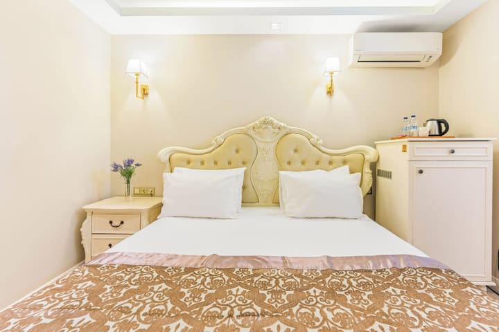 Elegance East Hotel - Boutique Class