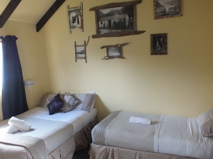 Glow Worm Accommodation - Hostel