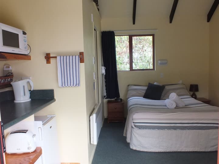 Glow Worm Accommodation - Hostel