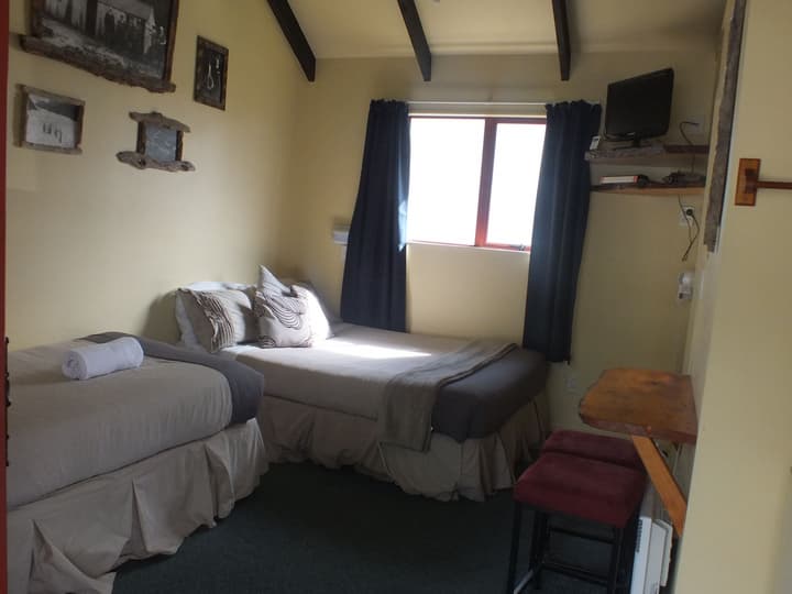 Glow Worm Accommodation - Hostel