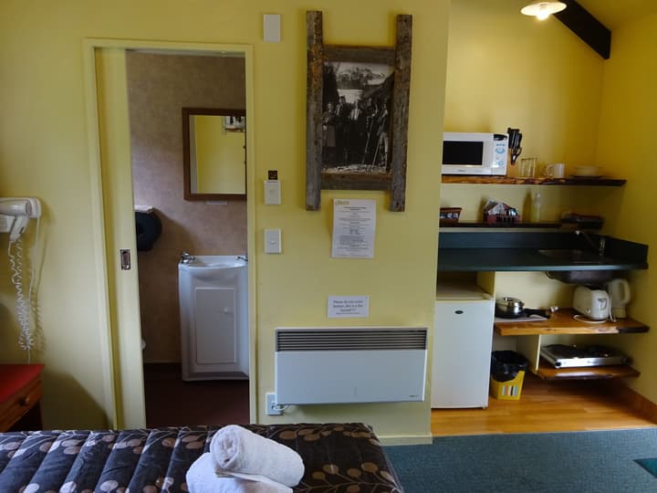 Glow Worm Accommodation - Hostel