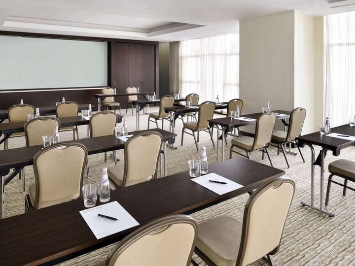 Mövenpick Hotel Jumeirah Lakes Towers