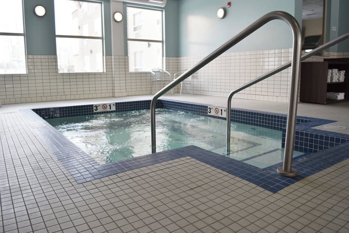 Holiday Inn Express Golden-Kicking Horse by IHG