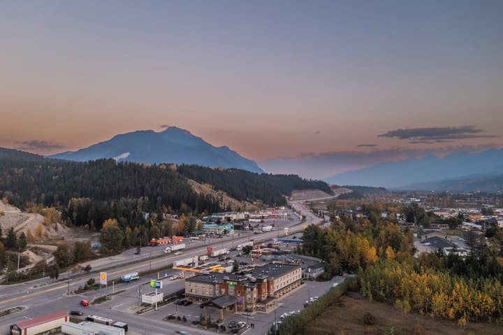 Holiday Inn Express Golden-Kicking Horse by IHG