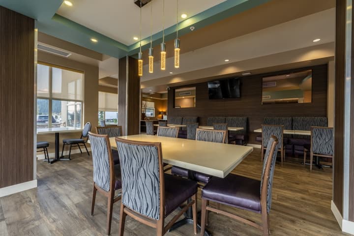 Holiday Inn Express Golden-Kicking Horse by IHG
