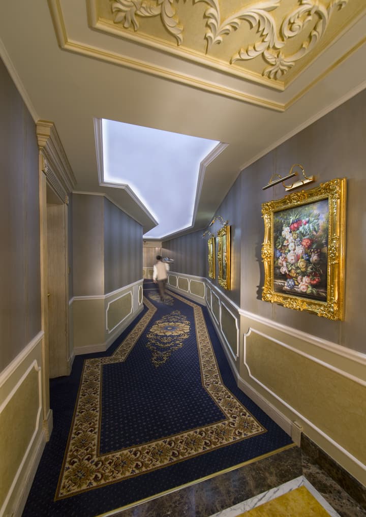 Royal Rose Hotel Abu Dhabi, Curio Collection by Hilton