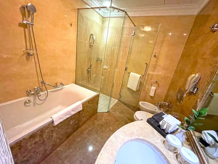 Royal Rose Hotel Abu Dhabi, Curio Collection by Hilton