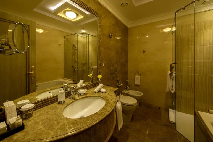 Royal Rose Hotel Abu Dhabi, Curio Collection by Hilton