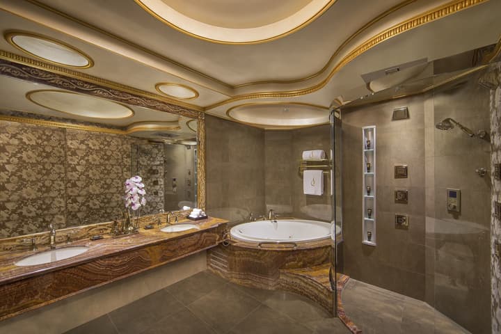 Royal Rose Hotel Abu Dhabi, Curio Collection by Hilton