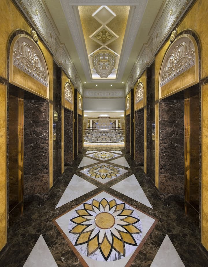 Royal Rose Hotel