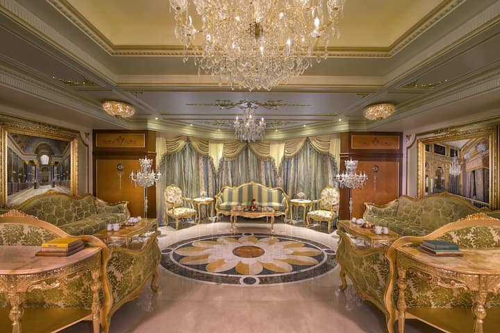 Royal Rose Hotel