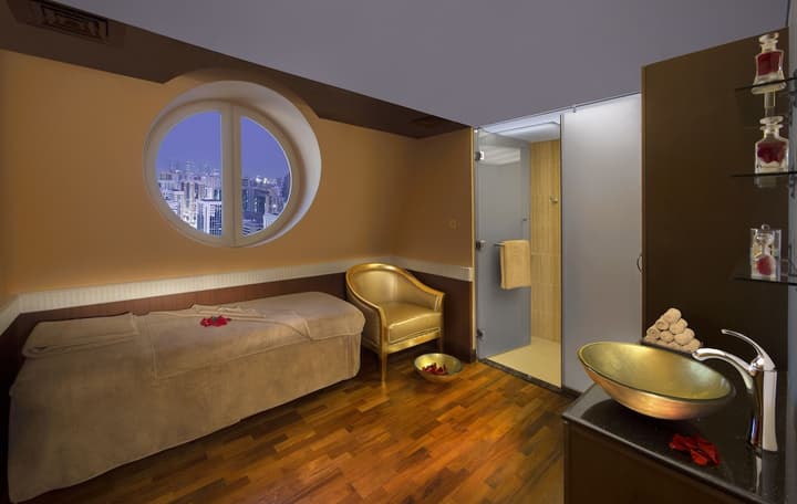 Royal Rose Hotel