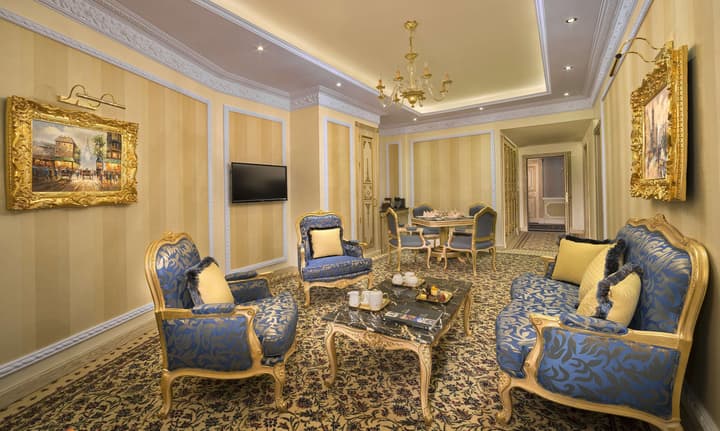 Royal Rose Hotel Abu Dhabi, Curio Collection by Hilton
