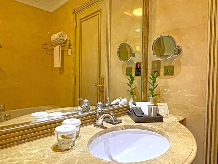 Royal Rose Hotel Abu Dhabi, Curio Collection by Hilton