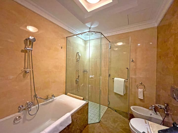 Royal Rose Hotel Abu Dhabi, Curio Collection by Hilton