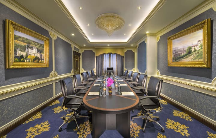 Royal Rose Hotel Abu Dhabi, Curio Collection by Hilton