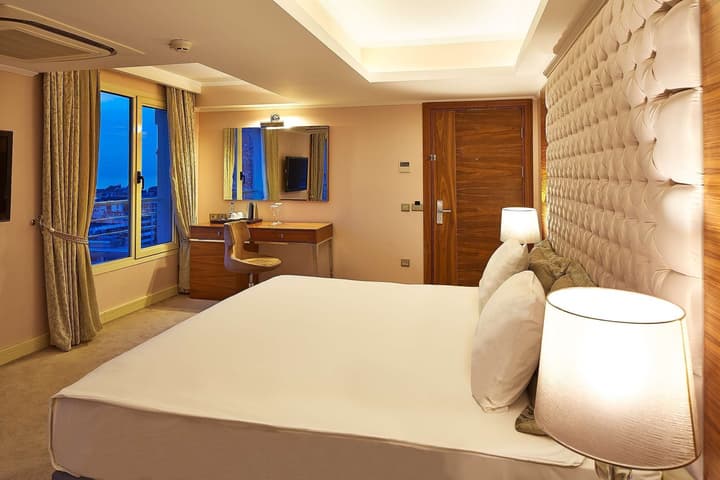 Doubletree By Hilton Hotel Izmir - Alsancak