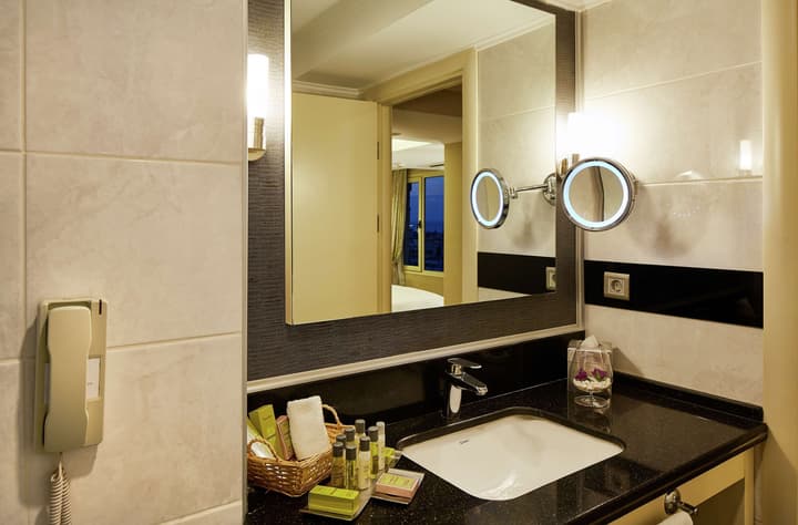Doubletree By Hilton Hotel Izmir - Alsancak