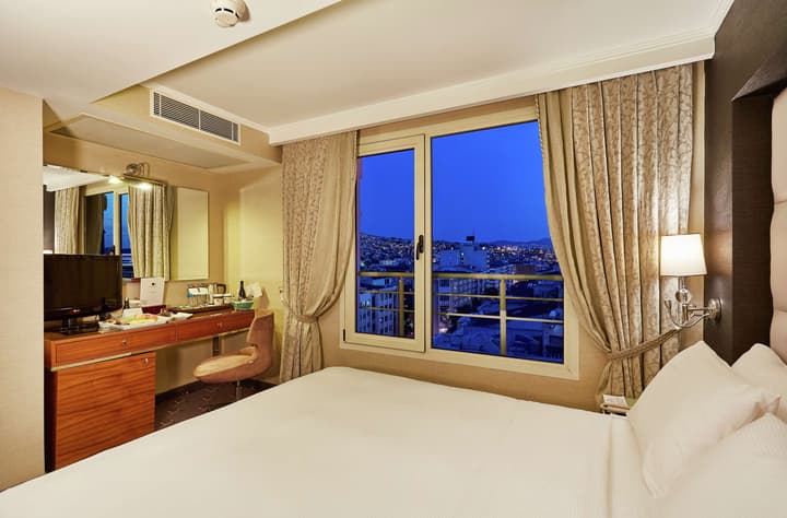 Doubletree By Hilton Hotel Izmir - Alsancak