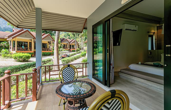 Tonsai Bay Resort