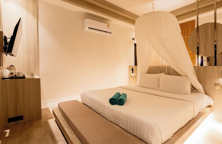 Tonsai Bay Resort